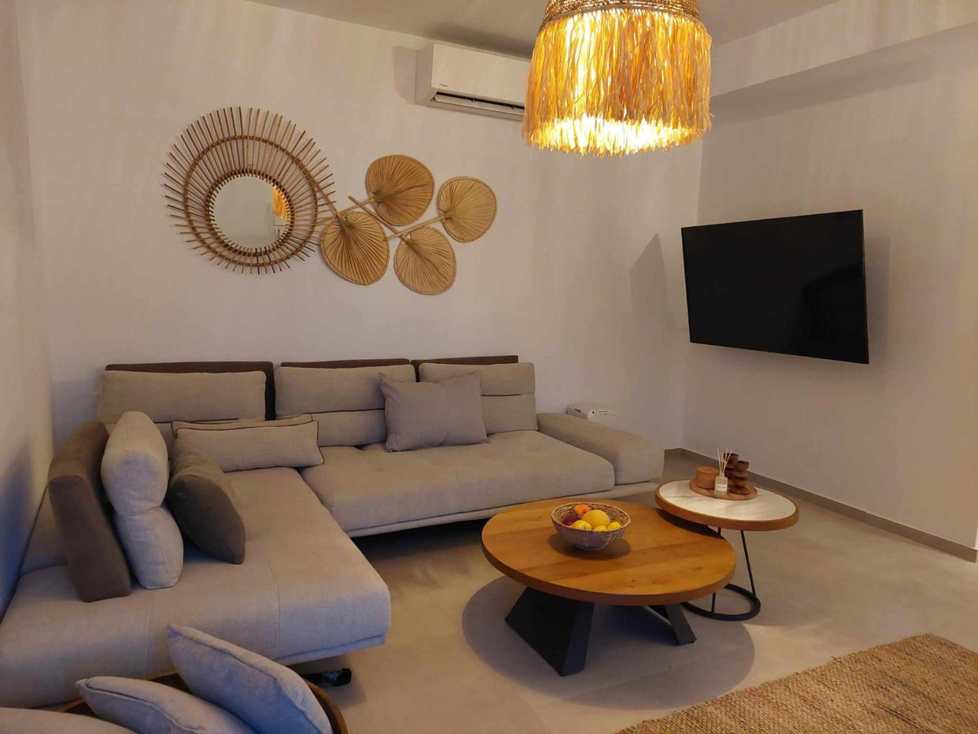 Maya Apartments, Modern And Convenient Apartments With Private Parking สเกียธอสทาวน์ ภายนอก รูปภาพ