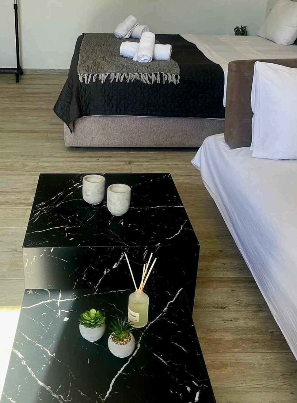 Maya Apartments, Modern And Convenient Apartments With Private Parking สเกียธอสทาวน์ ภายนอก รูปภาพ