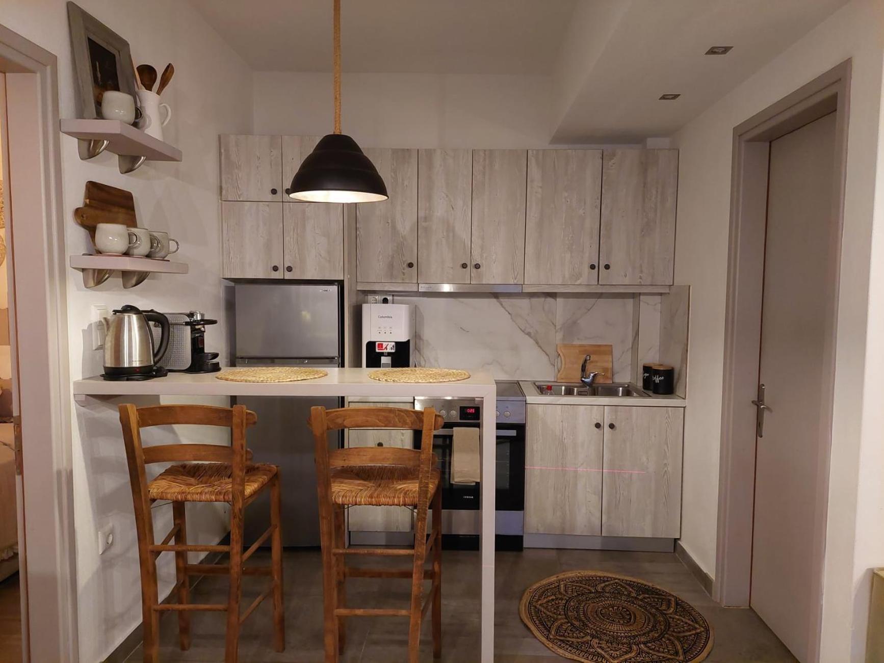 Maya Apartments, Modern And Convenient Apartments With Private Parking สเกียธอสทาวน์ ภายนอก รูปภาพ