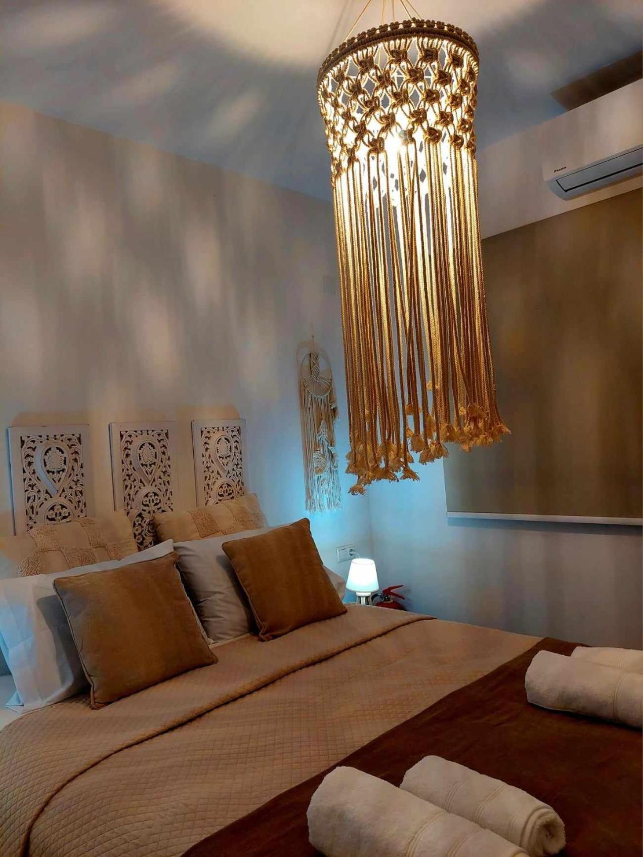 Maya Apartments, Modern And Convenient Apartments With Private Parking สเกียธอสทาวน์ ภายนอก รูปภาพ