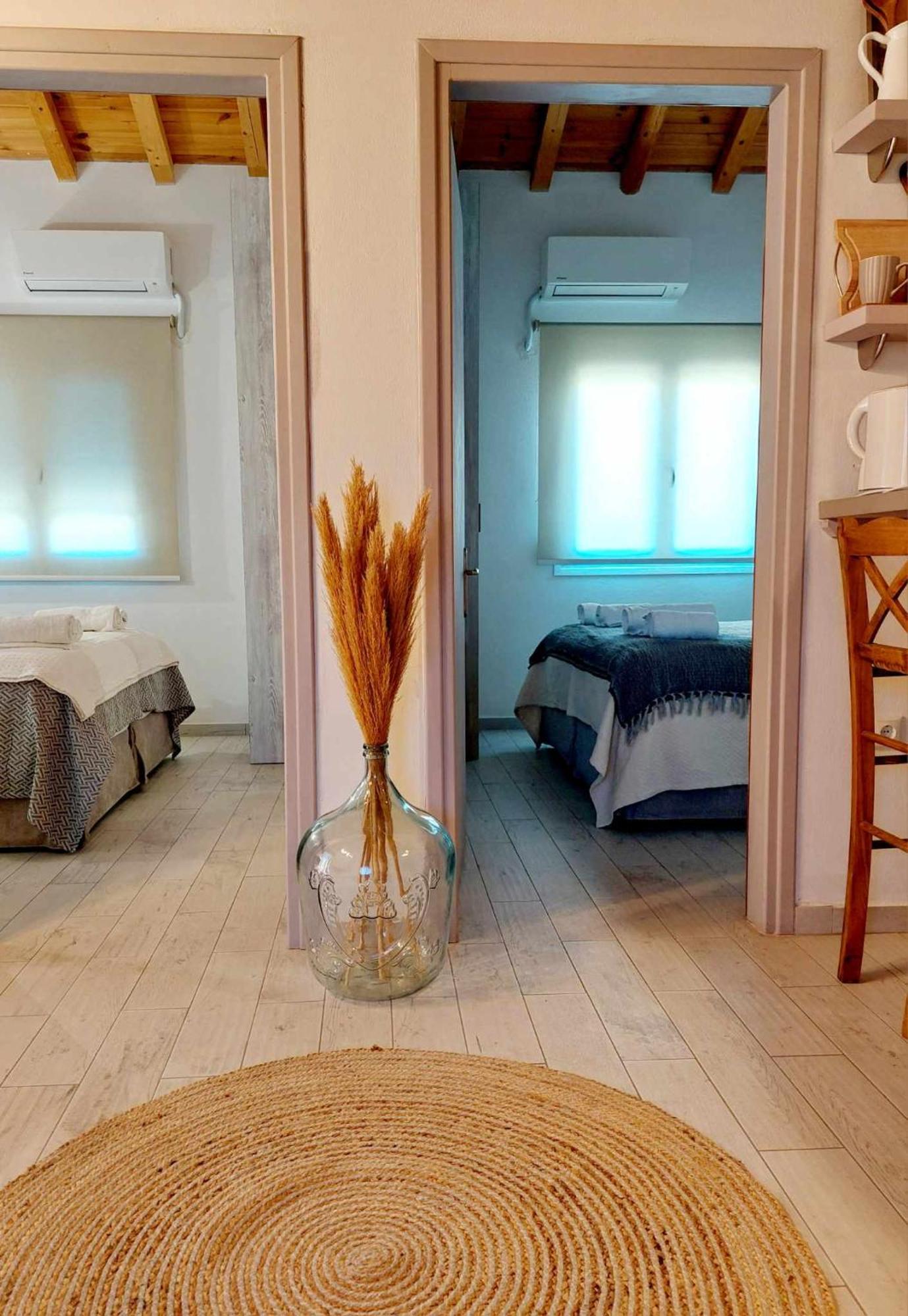 Maya Apartments, Modern And Convenient Apartments With Private Parking สเกียธอสทาวน์ ภายนอก รูปภาพ