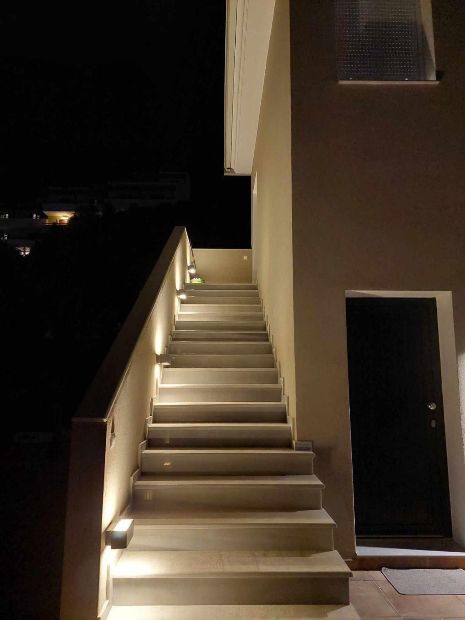 Maya Apartments, Modern And Convenient Apartments With Private Parking สเกียธอสทาวน์ ภายนอก รูปภาพ
