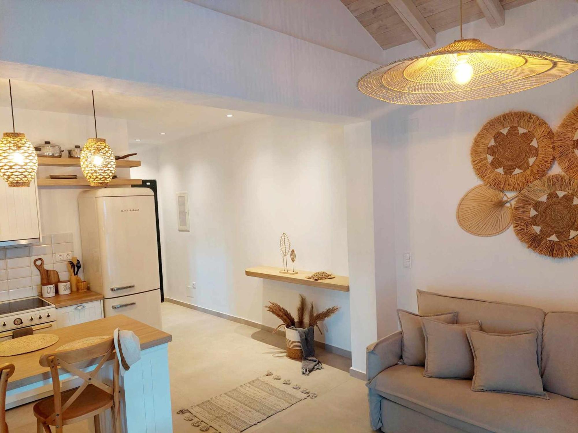 Maya Apartments, Modern And Convenient Apartments With Private Parking สเกียธอสทาวน์ ภายนอก รูปภาพ