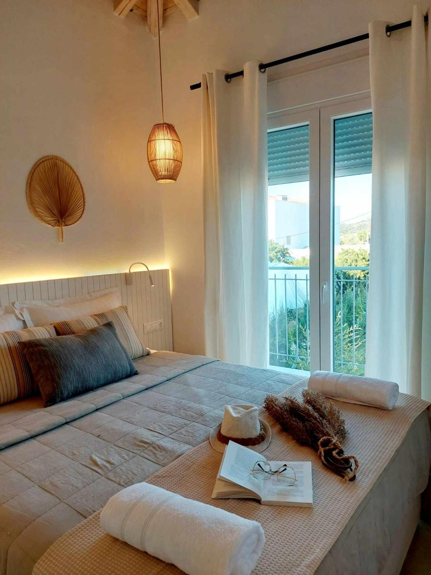 Maya Apartments, Modern And Convenient Apartments With Private Parking สเกียธอสทาวน์ ภายนอก รูปภาพ